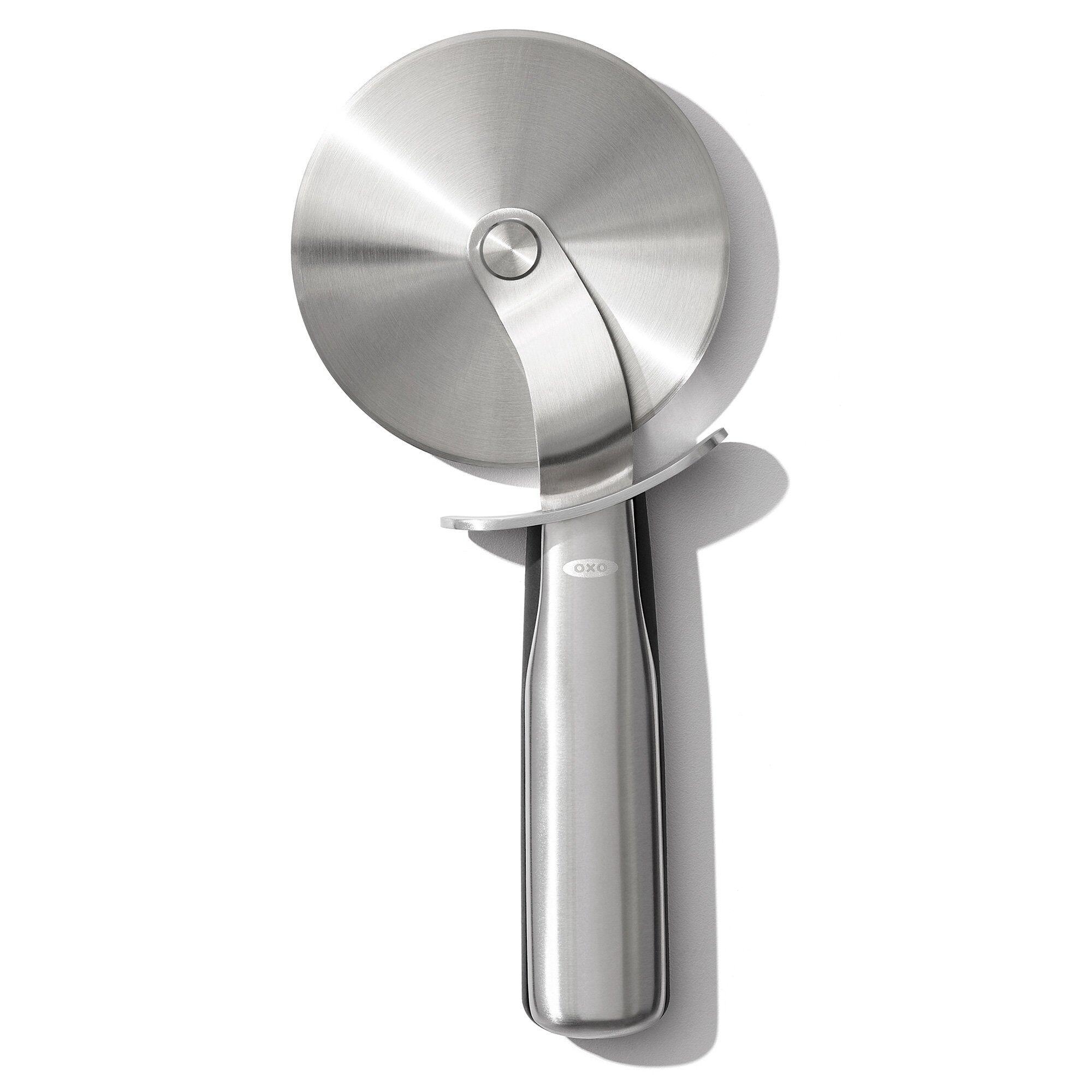 OXO pizzahjul i rustfritt stål med svart ergonomisk grep, 22,9 cm lang
